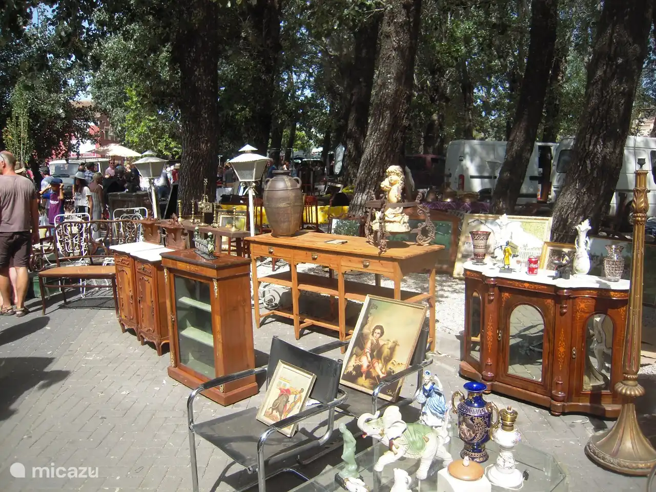 Rastro, mercado semanal de antigüedades en Jalón