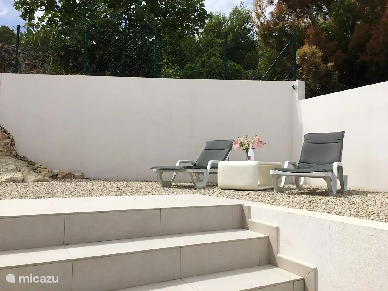 Coin détente devant la porte