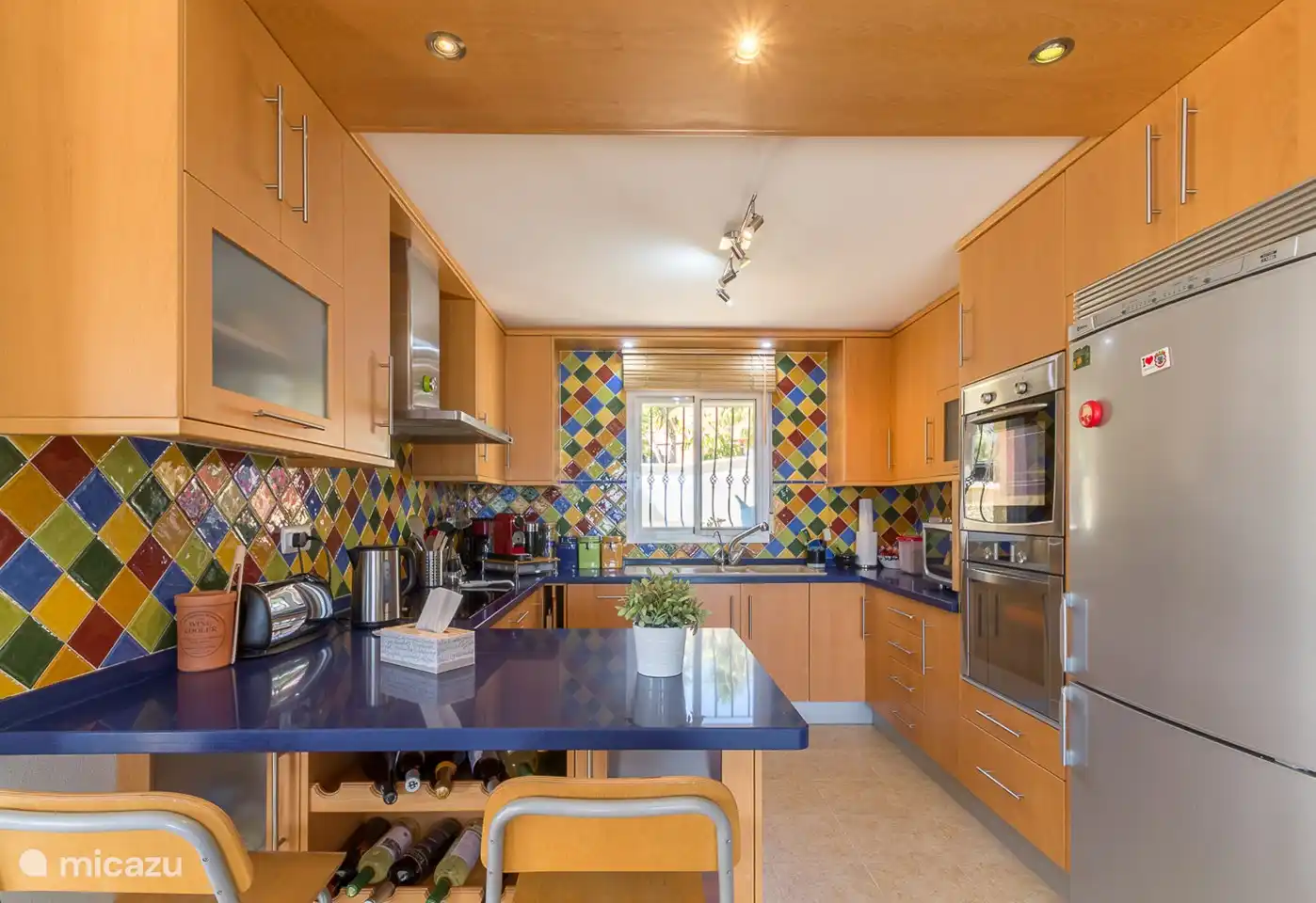 Die Küche ist komplett ausgestattet