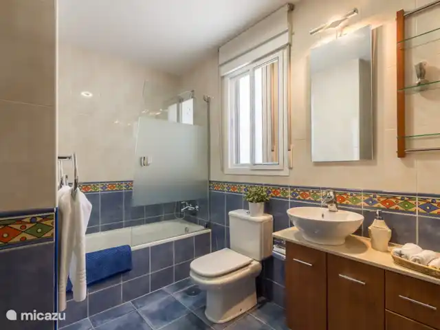 villa huren in Spanje, Costa Tropical, Salobreña – Villa Aura Badkamer met bad