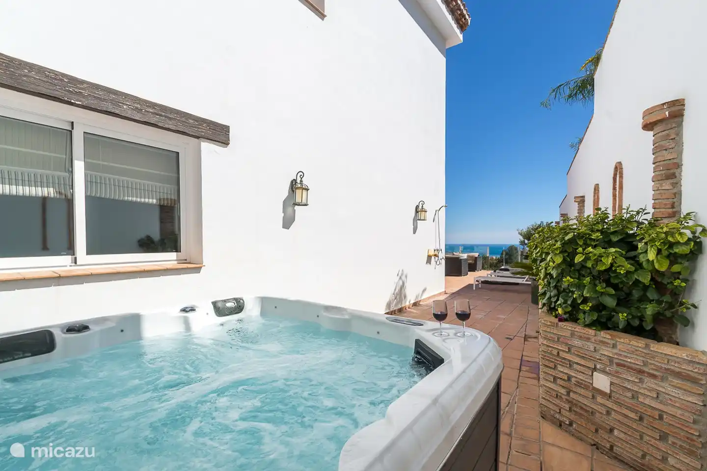 Great with a drink in the jacuzzi