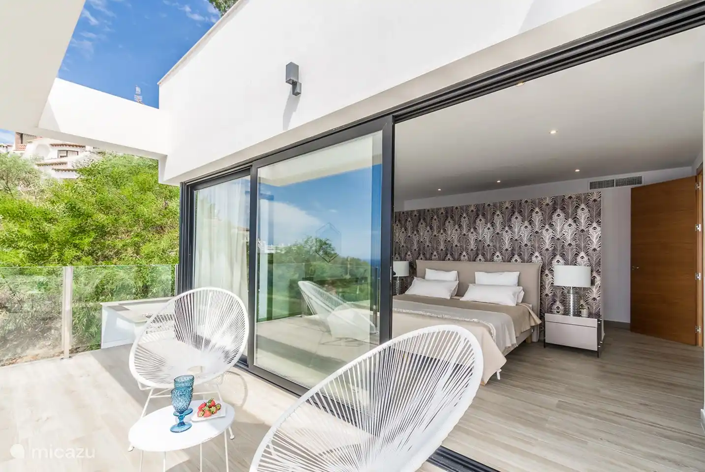 Bedroom with terrace