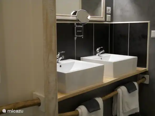 Badezimmer Gite les 3 Etoiles d'Auvergne - Maison van Stijn