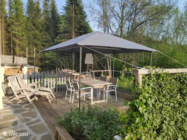Gîte les 3 Etoiles d'Auvergne | France, Puy-de-Dôme, Égliseneuve-d'Entraigues - gîte / cottage Terrasse Gite les 3 Etoiles d'Auvergne - Maison van Stijn