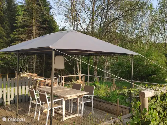 Gîte les 3 Etoiles d'Auvergne | France, Puy-de-Dôme, Égliseneuve-d'Entraigues - gîte / cottage Terrasse Gite les 3 Etoiles d'Auvergne - Maison van Stijn