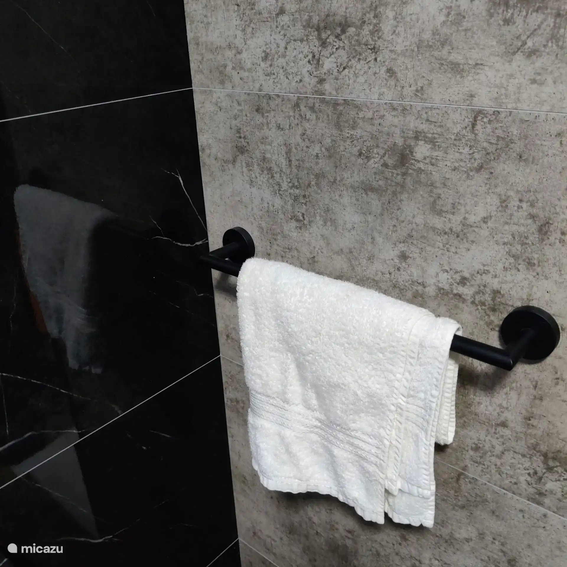 Badezimmer (komplett renoviert 2025).