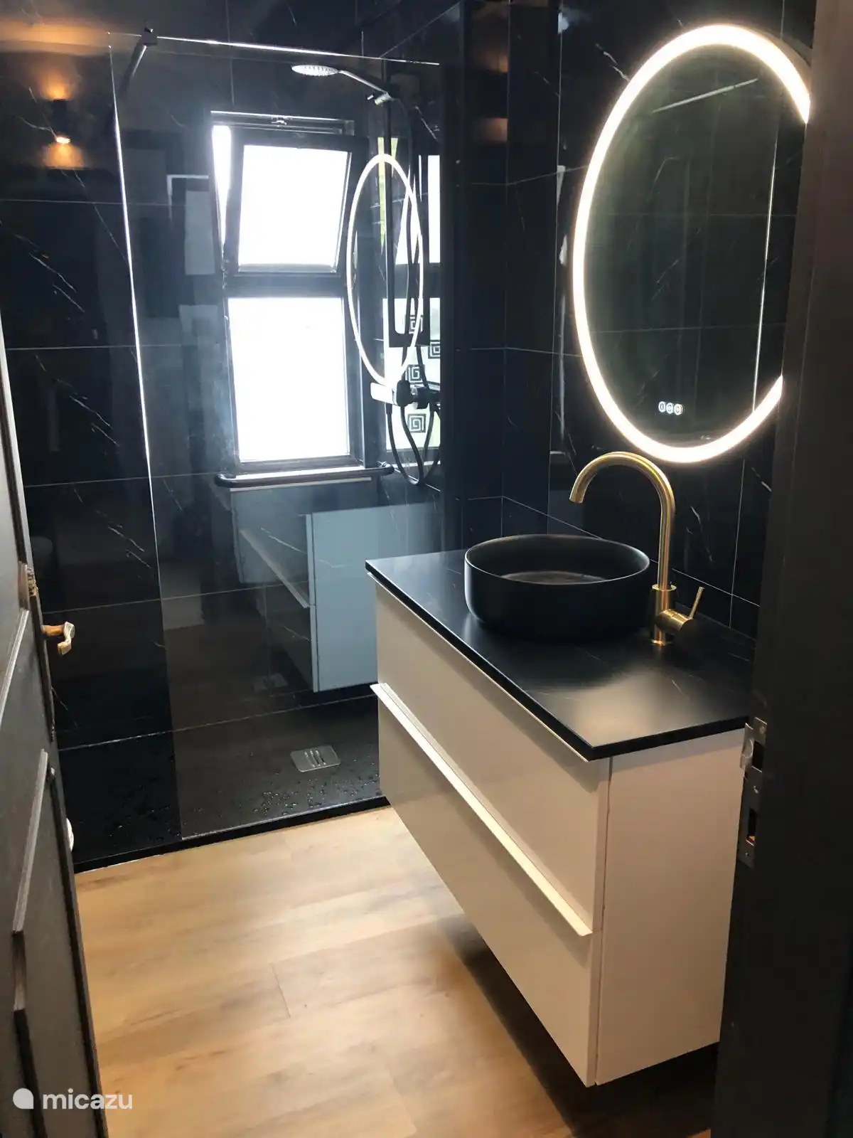 Badezimmer (komplett renoviert 2025).