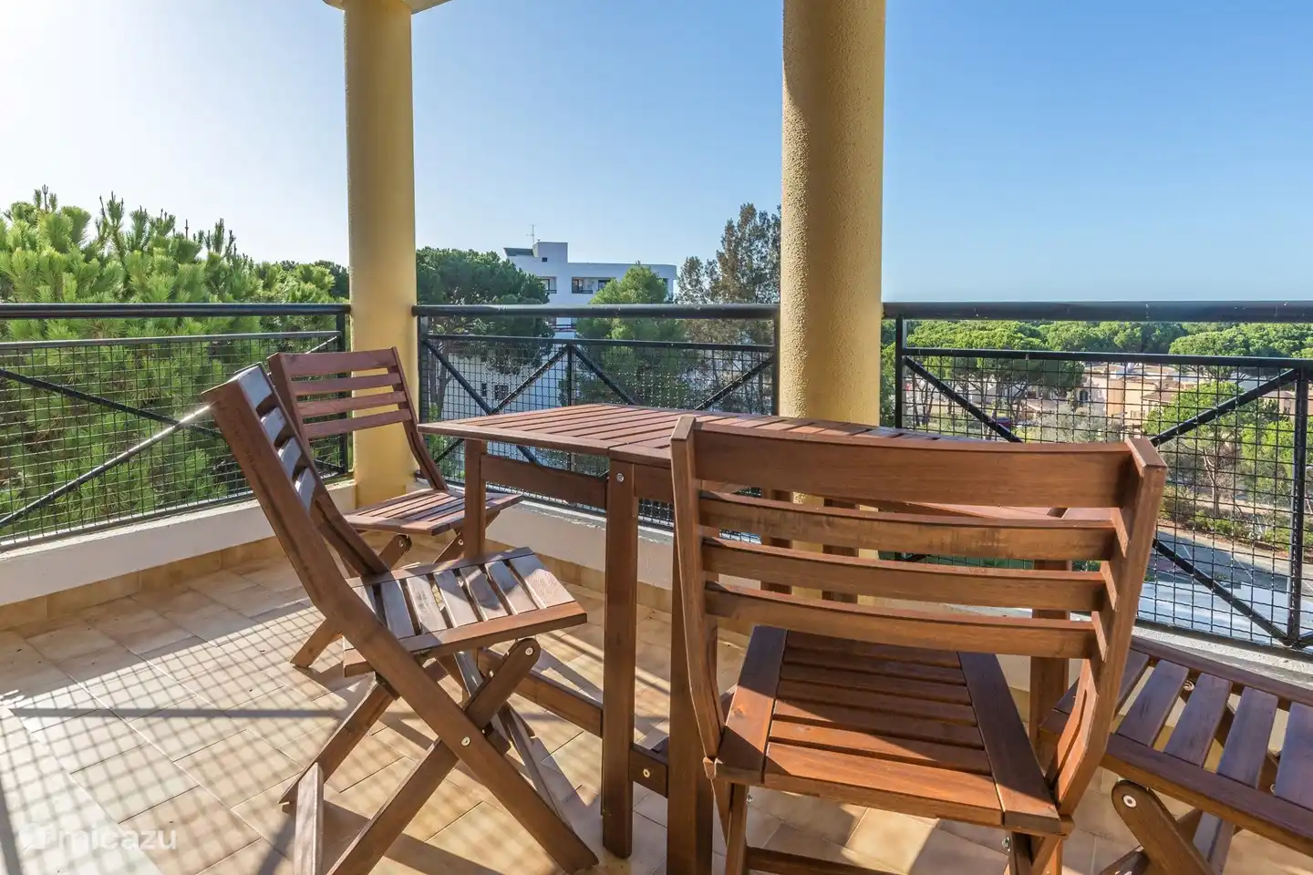 Balkon met prachtig uitzicht richting zee