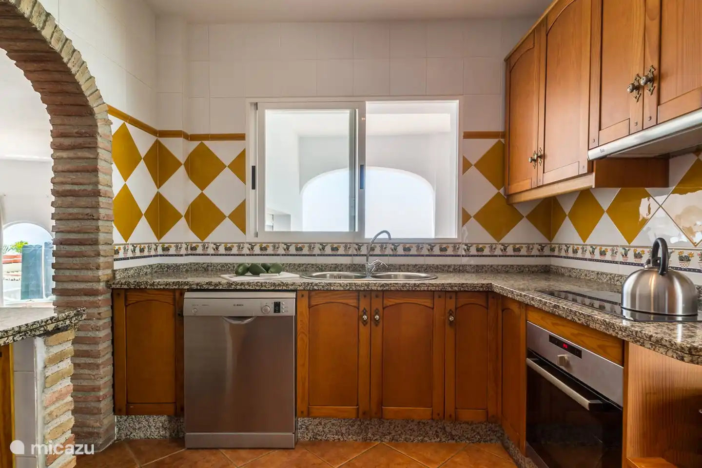 Cocina típica española y está totalmente equipada.