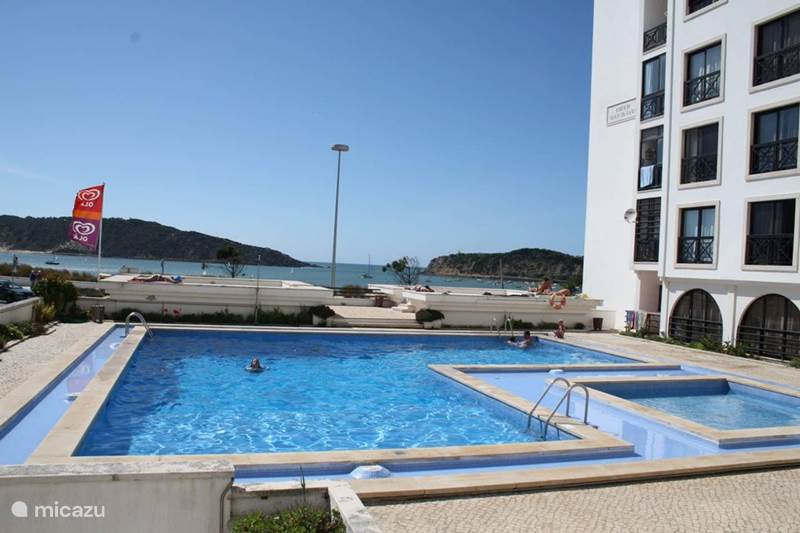 Vakantiehuis Portugal, Costa de Prata, São Martinho do Porto Appartement Beachfront apt met zwembad T3