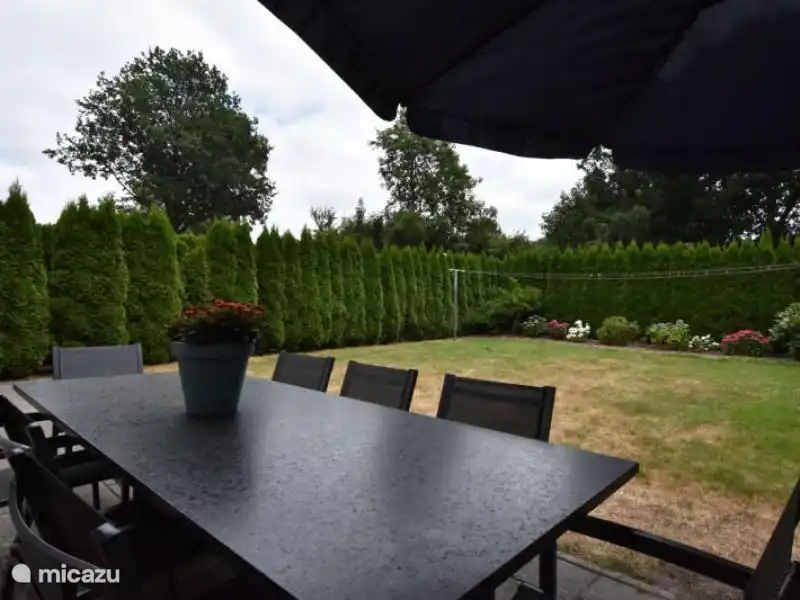 Garden set front garden.