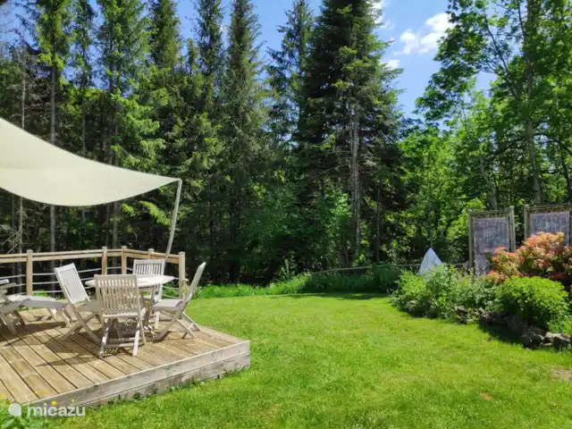 Gîte du Bois II - Maison van Stijn | France, Puy-de-Dôme, Égliseneuve-d'Entraigues - gîte / cottage Terrasse latérale Gîte du Bois II