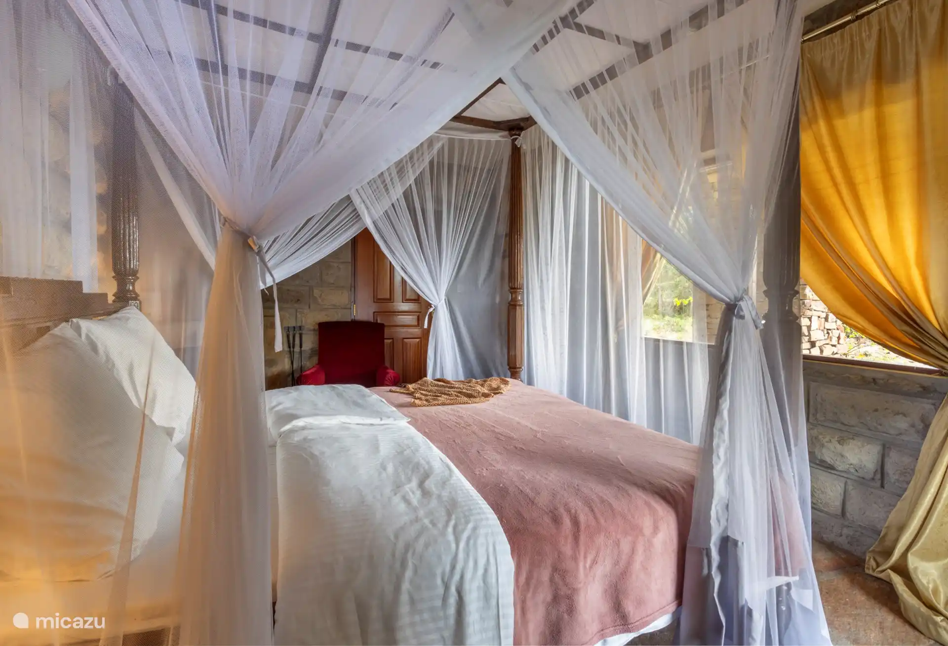 Schlafzimmer unter links, hinten