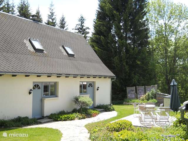 Holiday home in France, Puy-de-Dôme, Égliseneuve-d'Entraigues -  gîte / cottage Gite du Bois I - Maison van Stijn