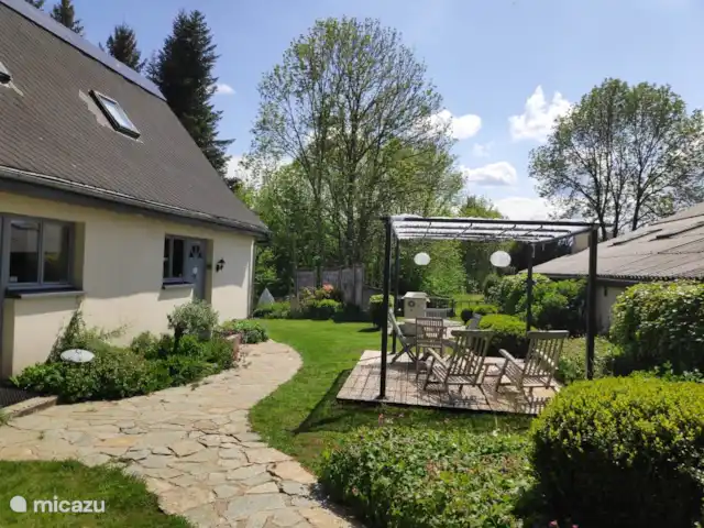 Gîte du Bois I - Maison van Stijn | France, Puy-de-Dôme, Égliseneuve-d'Entraigues - gîte / cottage Terrasse Gîte du Bois I Maison van Stijn