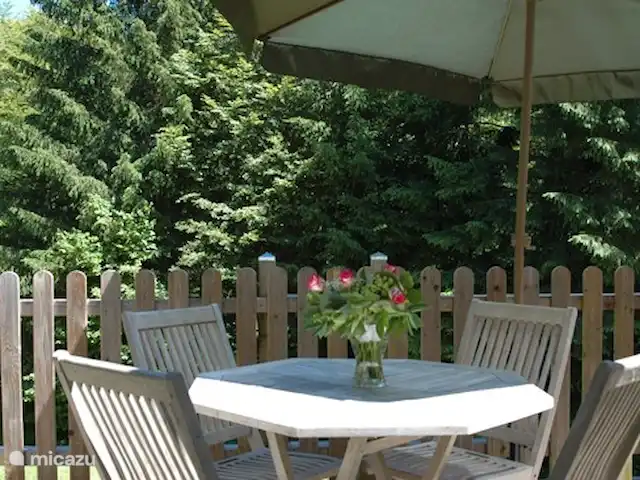 Gîte du Bois I - Maison van Stijn | France, Puy-de-Dôme, Égliseneuve-d'Entraigues - gîte / cottage Terrasse privée clôturée Gite du Bois I - Maison van Stijn