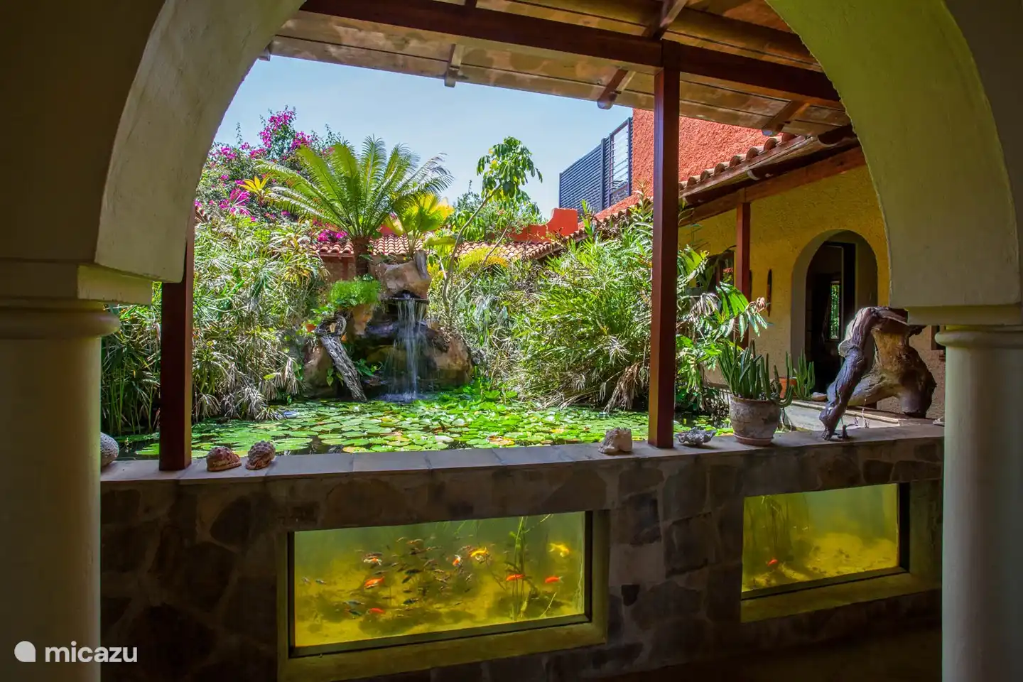 Aquarienteich im Innenhof