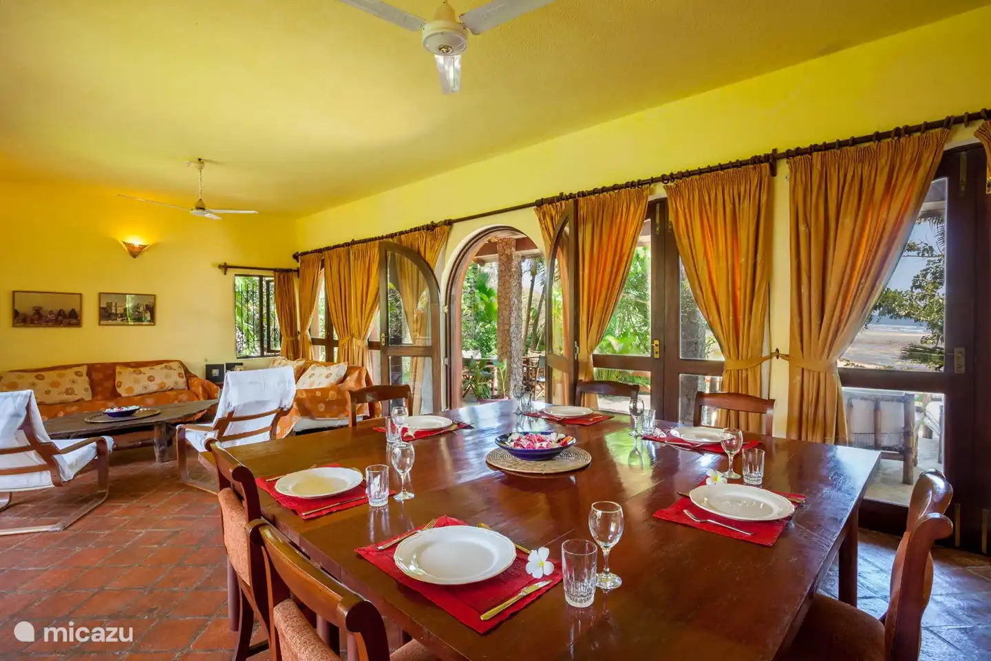 Wohn-/Esszimmer innen