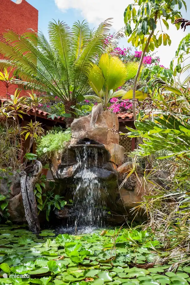 Wasserfall am inneren Teich