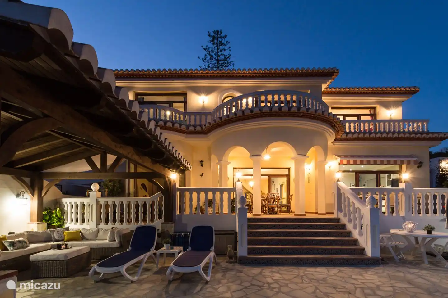 Villa Casa Tomise by night