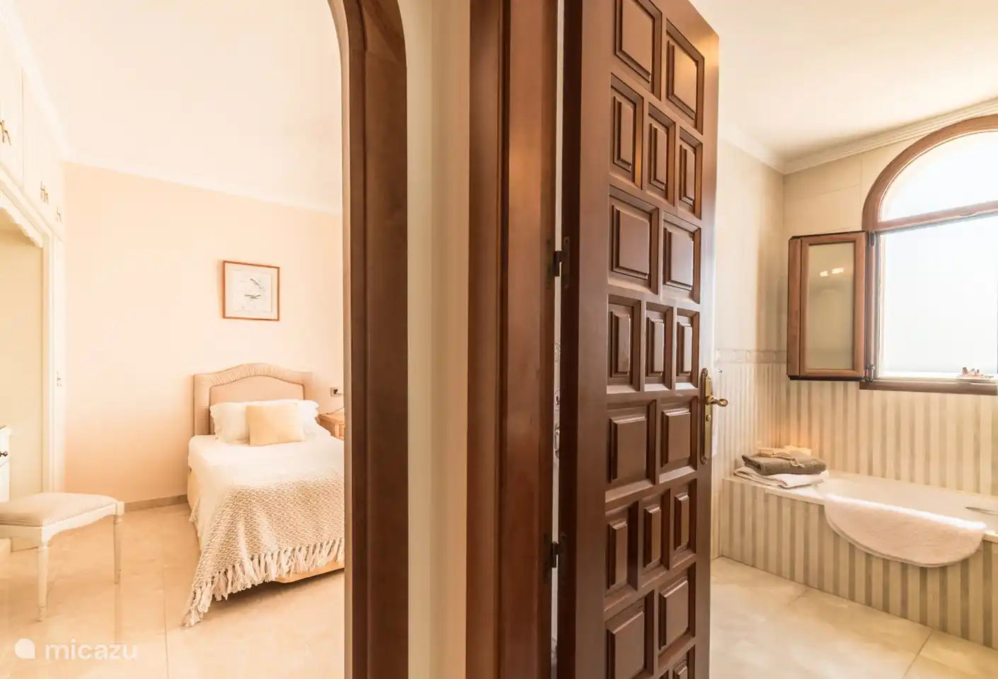 Slaapkamer met eigen badkamer