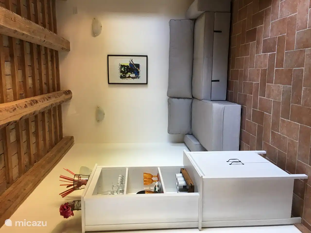 Cette chambre dispose d'un canapé solide que vous pouvez également utiliser comme canapé-lit pour 2 personnes où vous pourrez rêver