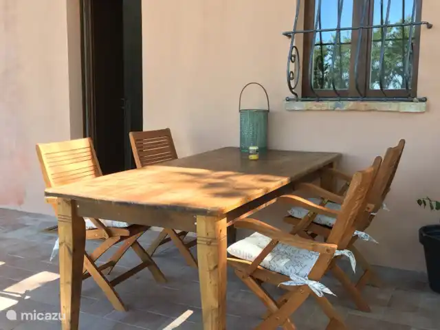 Il Posto Perfetto-appartement Monti huren in Italië, Marche, Santa Maria Nuova - appartement op je prive terras kom je echt tot rust.
Zomaar zitten en lekker niks doen kan natuurlijk ook!  Maar samen eten is natuurlijk ook niet verkeerd