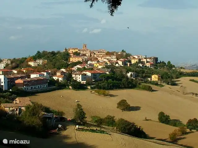 Il Posto Perfetto-appartement Monti huren in Italië, Marche, Santa Maria Nuova - appartement het pittoreske dorpje Santa Maria Nuova ligt slechts op 1,5 km van Il Posto Perfetto. Het heeft meerdere winkels, een cafe, een pizzeria en een grote supermarkt.