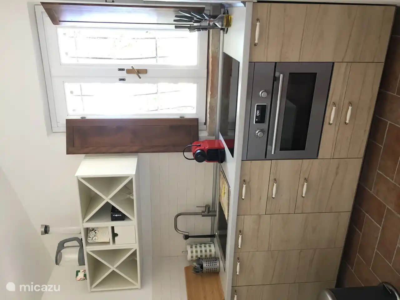 très pratique cette propre cuisine avec tous les accessoires dans l'appartement Monti. Vous pouvez faire vos courses à Santa Maria Nuova (à 1,5 km de Il Posto Perfetto)