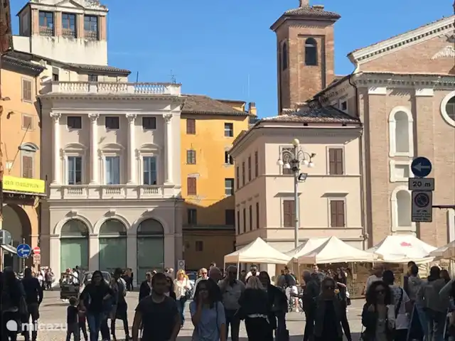 Il Posto Perfetto-appartement Monti huren in Italië, Marche, Santa Maria Nuova - appartement Jesi ligt slechts 9 km van Il Posto Perfetto. Deze mooie stad heeft een mondaine winkelstraat met vele winkels en er zijn ook genoeg restaurants en musea te vinden.