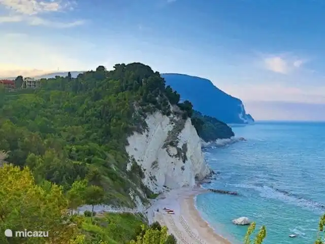 Il Posto Perfetto-appartement Monti huren in Italië, Marche, Santa Maria Nuova - appartement ben je op zoek naar prachtige stranden? 
Bezoek dan de Monte Conero, slechts binnen een half uurtje bereikbaar