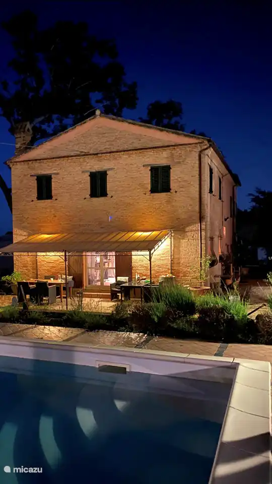 Il Posto Perfetto de nuit.