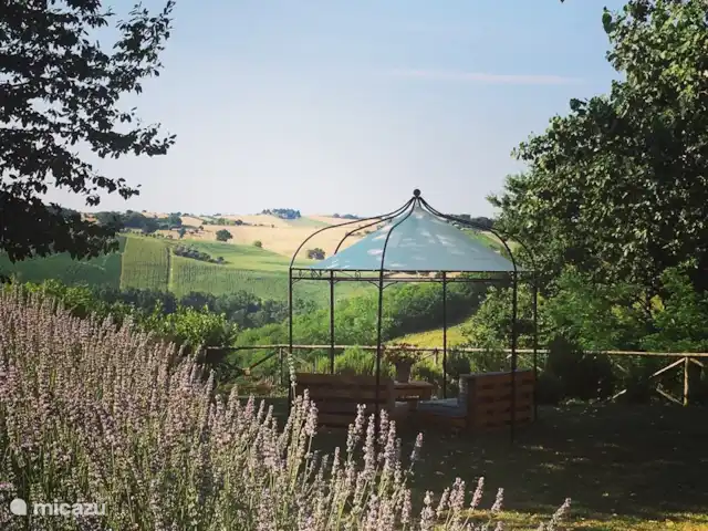 Il Posto Perfetto-appartement Monti huren in Italië, Marche, Santa Maria Nuova - appartement vanaf de patio heb je een prachtig uitzicht op de glooiende heuvels