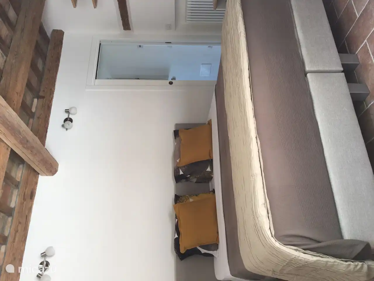 dormez bien dans le lit Kingsize pour 2 personnes dans une chambre séparée verrouillable