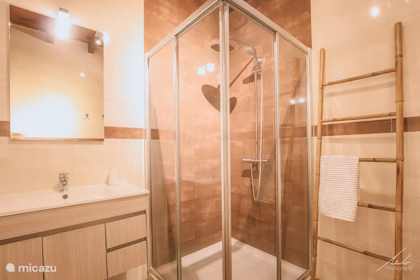 Badkamer benedenverdieping woning.