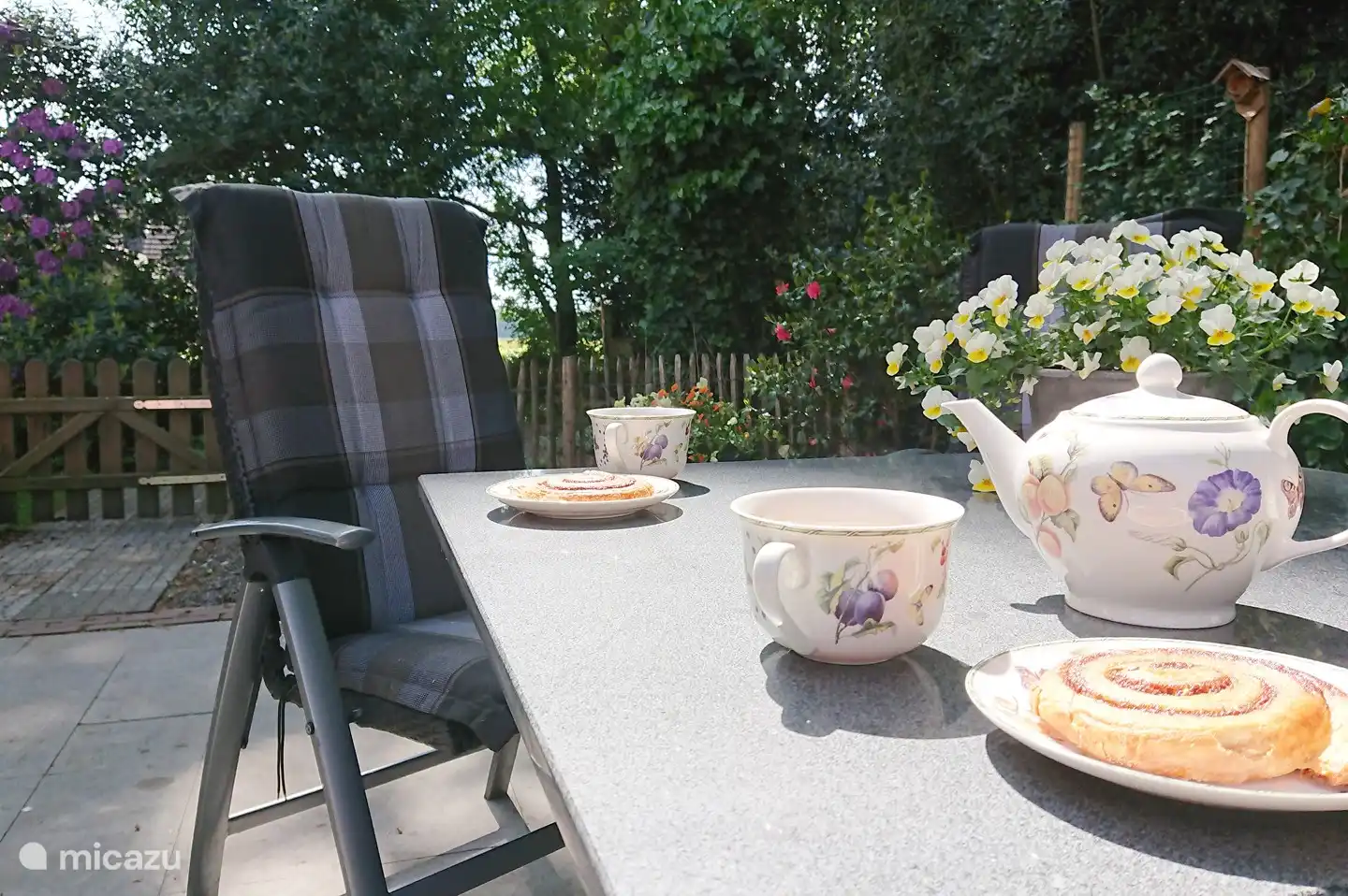 Nichts hinzuzufügen, oder? Draußen sitzen. Lass den Frühling kommen.