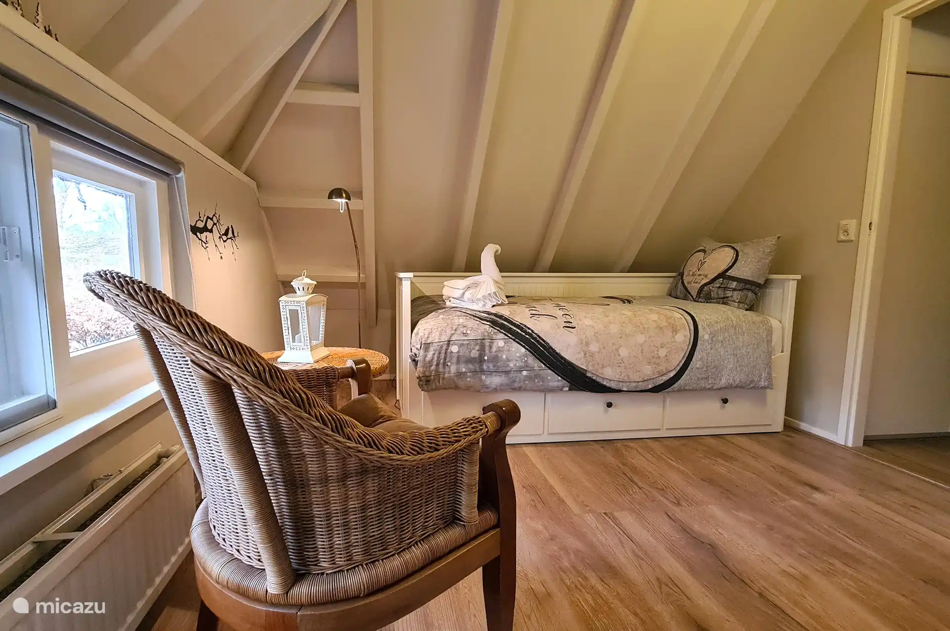 das kleinere Zimmer mit 1 Bett, dieses kann auch zu einem Doppelbett umfunktioniert werden