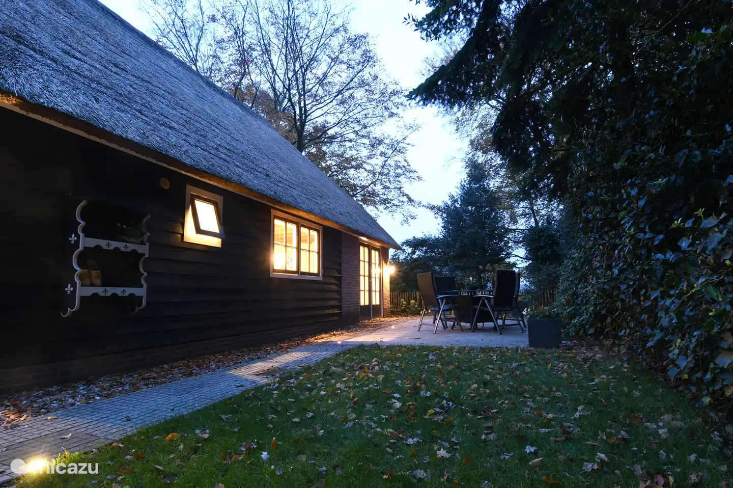 Eindruck der Terrasse im Abendlicht im Herbst 2019