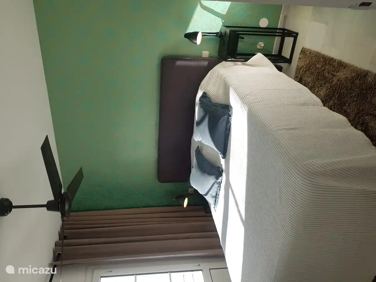 El dormitorio con una maravillosa cama con somier.