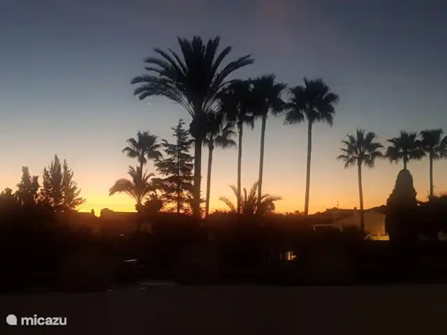 Location de Vacances Espagne, Costa del Sol, Mijas Golf, appartement - Maison Hoyo 16 Vue de la chambre au lever du soleil.