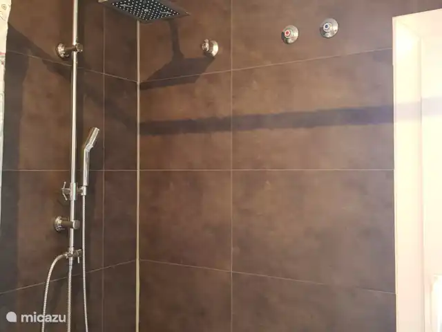 Location de Vacances Espagne, Costa del Sol, Mijas Golf, appartement - Maison Hoyo 16 La baignoire avec douche pluie.