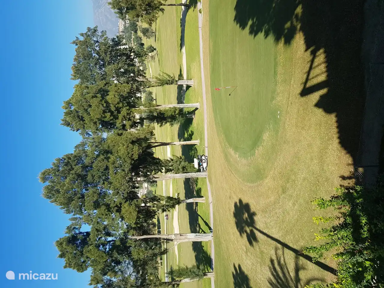 Vista desde la terraza sobre el green del hoyo 16.
