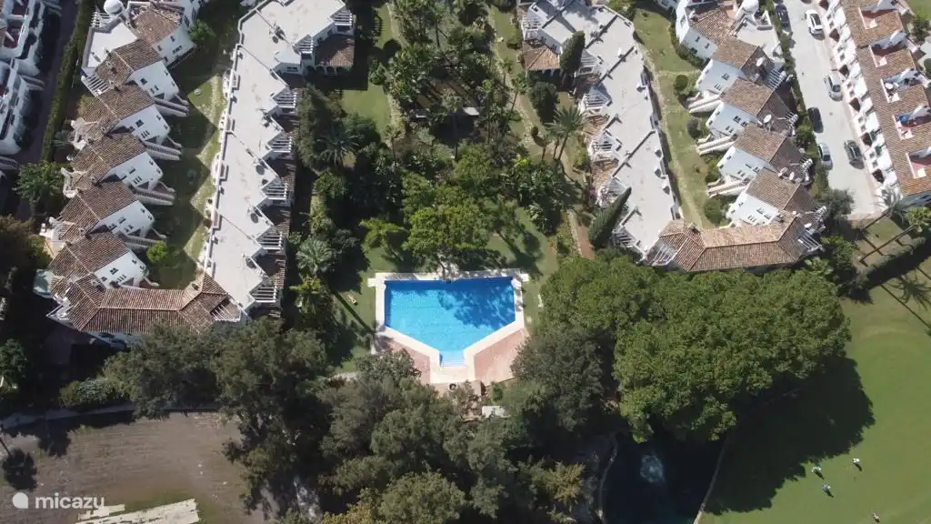 Complejo con patio y piscina a vista de p&#225;jaro