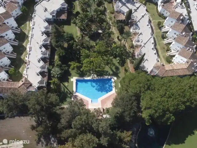 Location de Vacances Espagne, Costa del Sol, Mijas Golf, appartement - Maison Hoyo 16 Vue plongeante sur le complexe avec cour et piscine