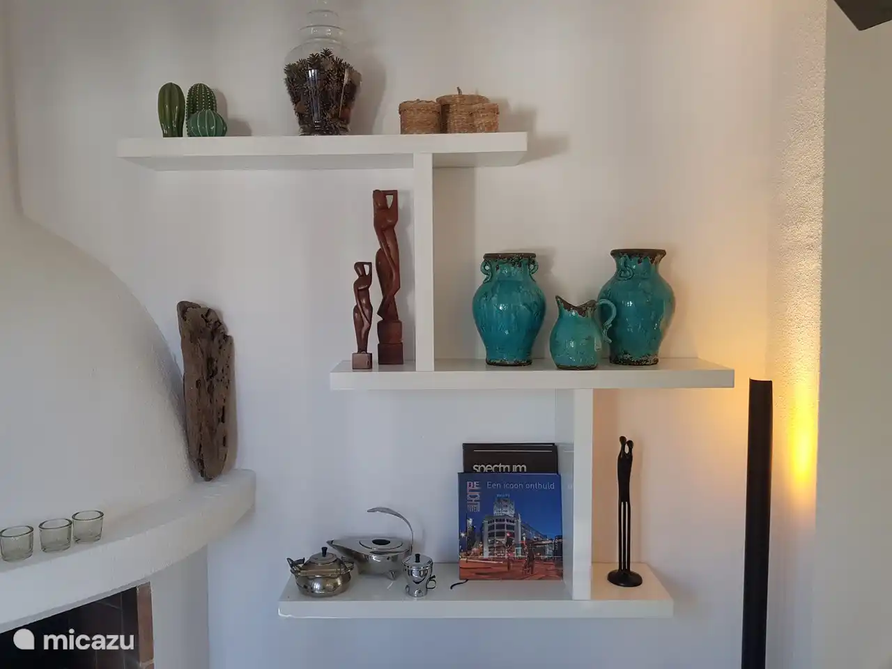 muy bien decorado con decoraciones para el hogar