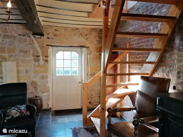 Hof Caerdebeeck - Le jardin des cerisiers | Pays-Bas, Limbourg, Escalade - maison de vacances La porte arrière mène à votre terrasse et jardin privés. En haut des escaliers...