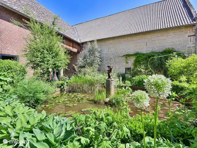 Hof Caerdebeeck - Le jardin des cerisiers | Pays-Bas, Limbourg, Escalade - maison de vacances ... vous entrez dans la cour, passé l'étang ...