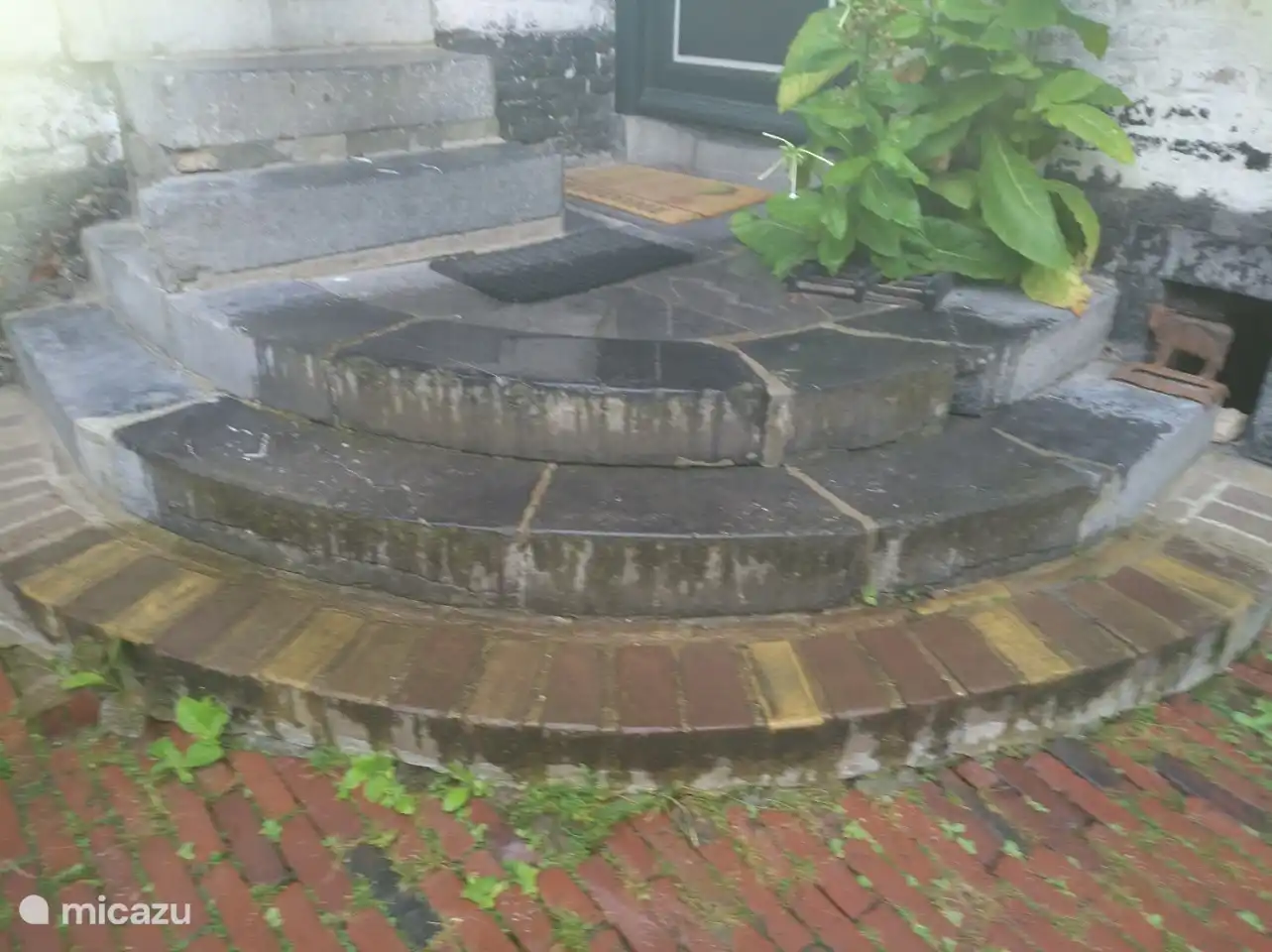 ... de blauwstenen trap op ...