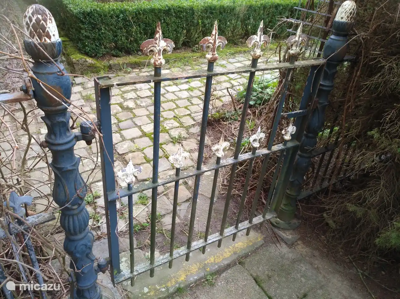 ... hek met pergola ...