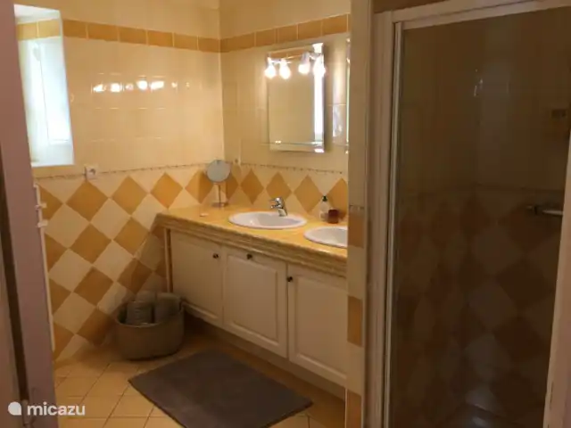 Location de Vacances France, Tarn-et-Garonne, Valeilles, gîte / cottage - Gîte Le Vieux Manoir Salle de bains